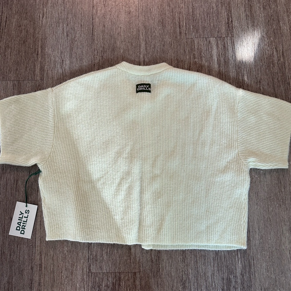 NWT Daily Drills Single Button Sweater - Picture 5 of 8
